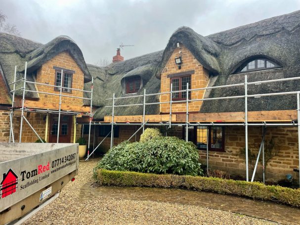 Re-thatching in Harlestone
